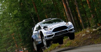 Rajd Finlandii: Ogier próbuje gonić za Latvalą