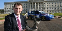 Promotor Rajdu Irlandii, Seán O’Connor z nagrodą dla zwycięzcy Promotor Rajdu Irlandii, Seán O’Connor z nagrodą dla zwycięzcy