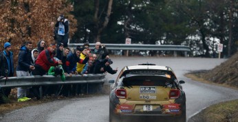 Rajd Monte Carlo: Kubica kończy dzień z rozbitym samochodem. Loeb...