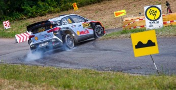 Rajd Niemiec: Ogier wyprzedził Neuville'a, piątek dla Mikkelsena