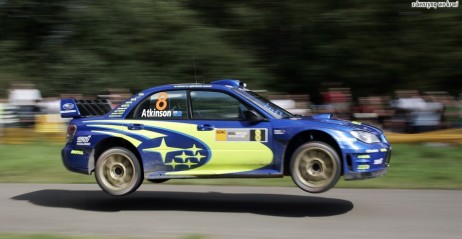 Chris Atkinson rozbi� si� 1,5 km przed met� OS16