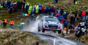 Rajd Wielkiej Brytanii: Ogier i Latvala z ogromną przewagą,...