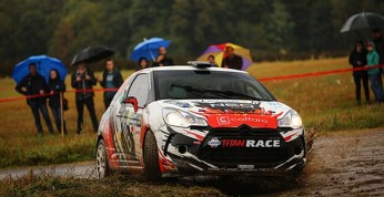 Chmielewski szczęśliwy po odbudowaniu samochodu przed Rajdem...