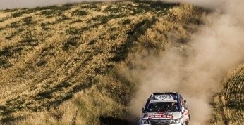 Dąbrowski i Czachor w nowej Toyocie z myślą o Dakarze