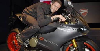 Ducati z serii upamiętniającej Ayrtona Sennę dla Sebastiena Ogiera