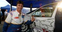 Z Peugeota 207 wysiada Gilles Panizzi