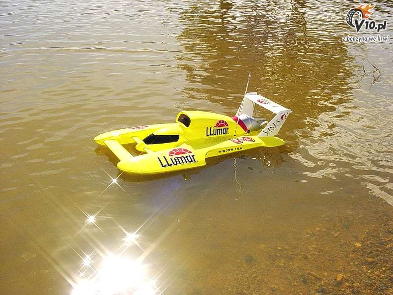 Miss LLumar - hydroplan RTR w skali 1:12 z napdem spalinowym