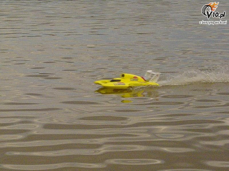 Miss LLumar - hydroplan RTR w skali 1:12 z napdem spalinowym