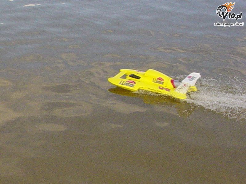 Miss LLumar - hydroplan RTR w skali 1:12 z napdem spalinowym
