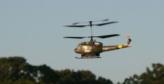 UH-1D Huey may, wojskowy helikopter RC