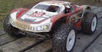 BR50 - spalinowy trophy truck od Robitronic'a