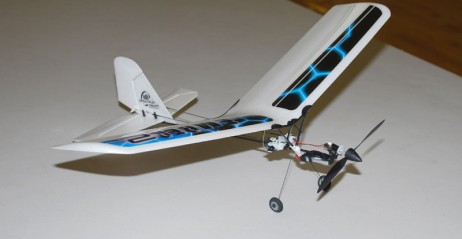 Ember 2 - miniaturowy samolocik RC z napędem elektrycznym