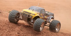 Hurricane C5 - spalinowy monster truck w skali 1:5 od FG