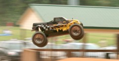 Hurricane C5 - spalinowy monster truck w skali 1:5 od FG
