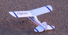 FlyLite - maly, lekki samolocik RC