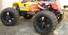MGT 8.0 - potny monster truck od Team Associated