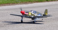 P-51B Mustang - makieta z napdem elektrycznym