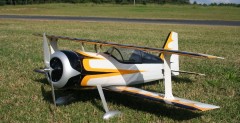 Pitts S12 - akrobacyjny dwupatowiec z napdem elektrycznym