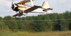 Pitts S12 - akrobacyjny dwupatowiec z napdem elektrycznym