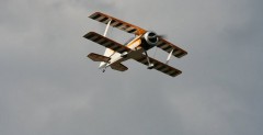 Pitts S12 - akrobacyjny dwupatowiec z napdem elektrycznym