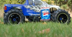 Rampage MT - wielki monster truck z napdem benzynowym