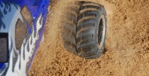 Rampage MT - wielki monster truck z napdem benzynowym