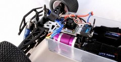 VRX-1E - piekielnie szybki elektryczny truggy w skali 1:8