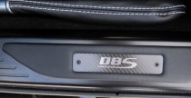 Kolorowy Aston Martin DBS Carbon Black Edition