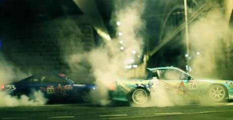 Wideo: Drifting w Moskwie noc - tak to robi profesjonalici