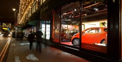 Aston Martin Cygnet na sklepowej wystawie