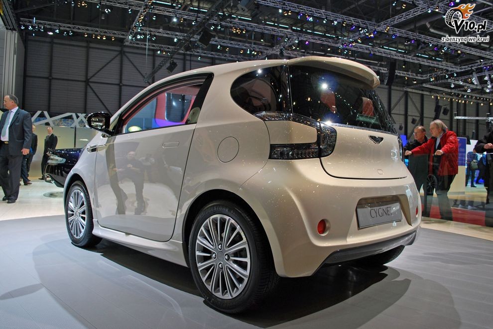 Nowy Aston Martin Cygnet - Geneva Motor Show 2010