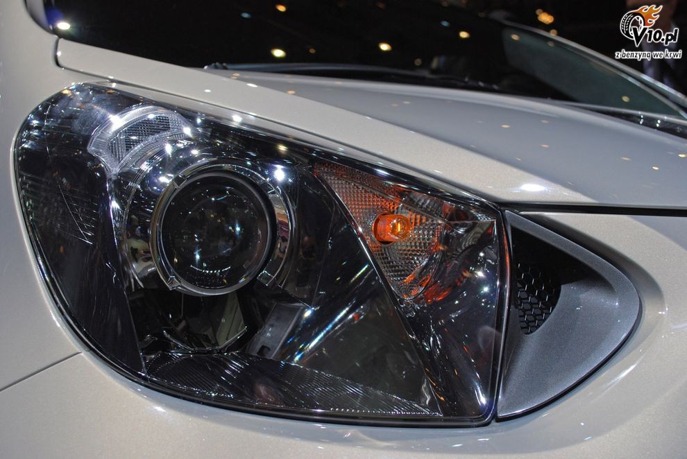 Nowy Aston Martin Cygnet - Geneva Motor Show 2010