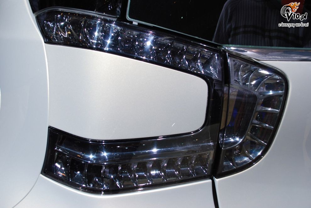Nowy Aston Martin Cygnet - Geneva Motor Show 2010