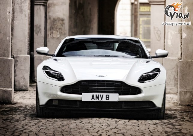 Aston Martin DB11 V8