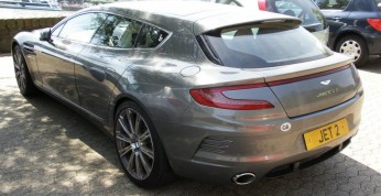 Aston Martin Jet sfotografowany na niemieckim parkingu