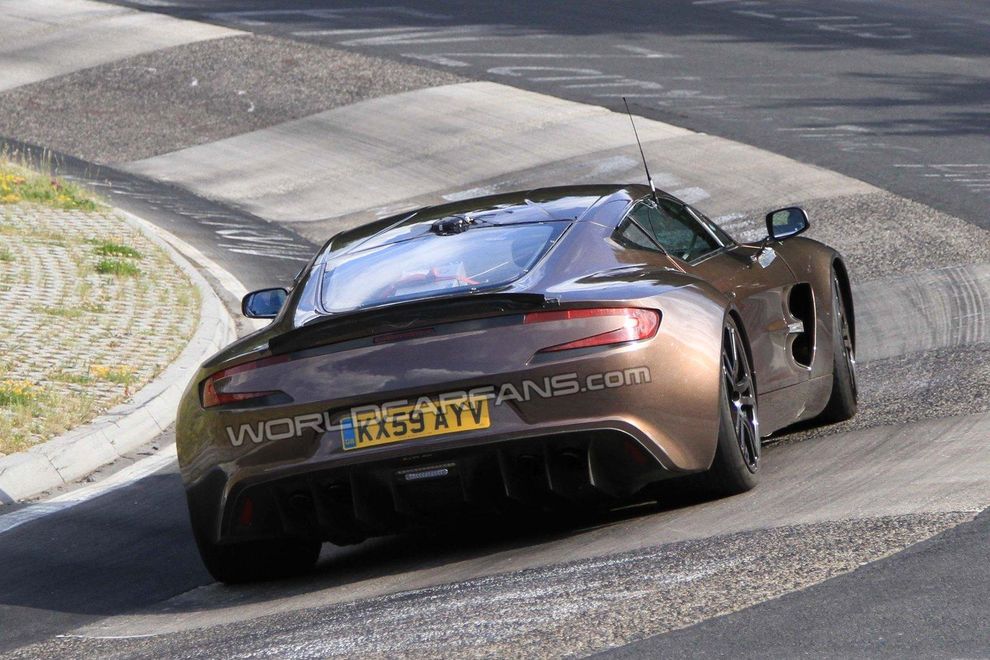 Aston Martin One-77 - zdjcie szpiegowskie