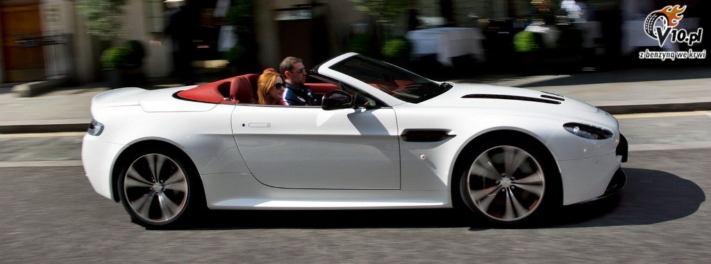 Aston Martin V12 Roadster