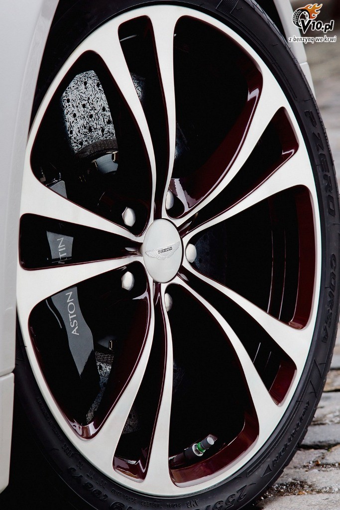 Aston Martin V12 Roadster