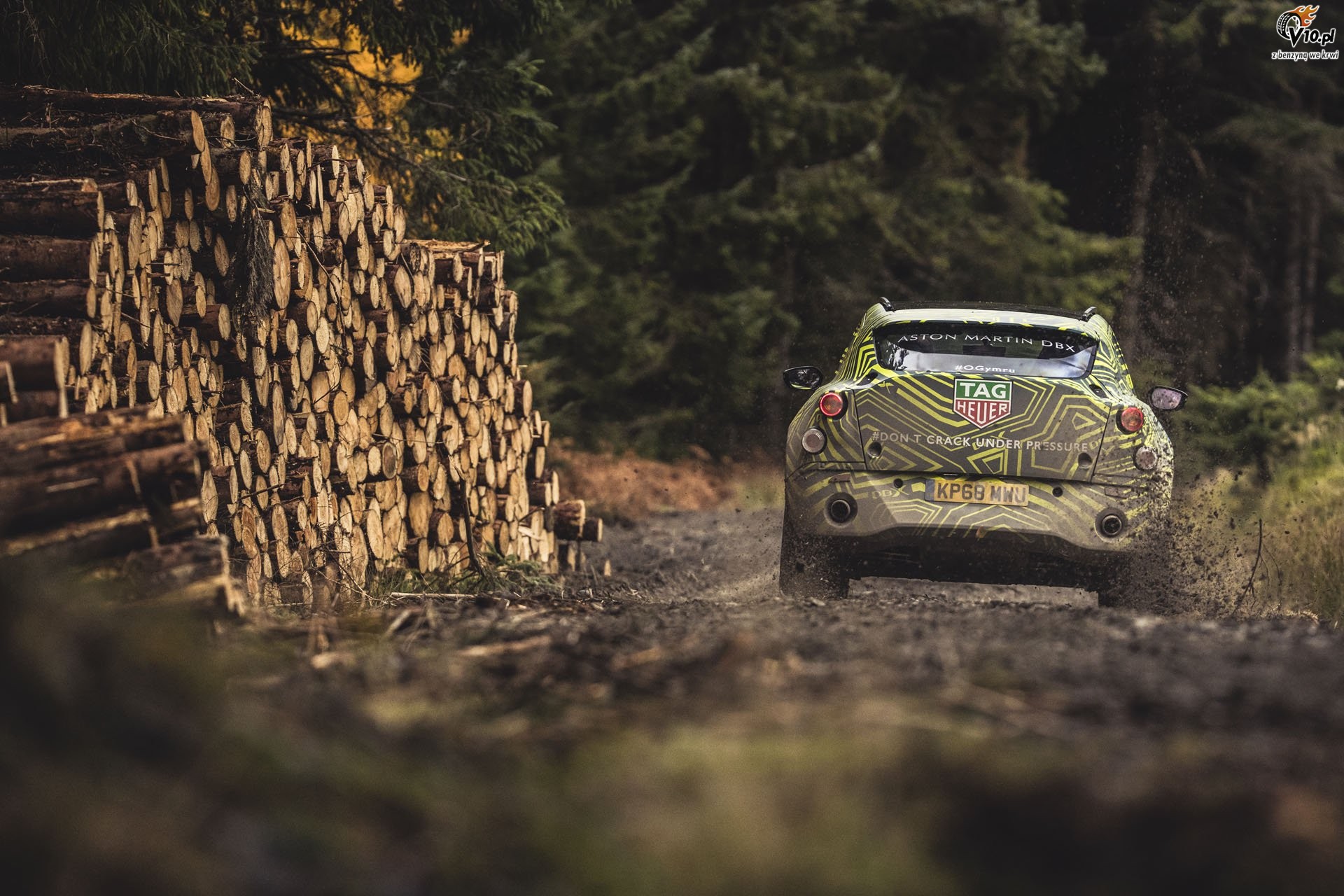 Aston Martin DBX