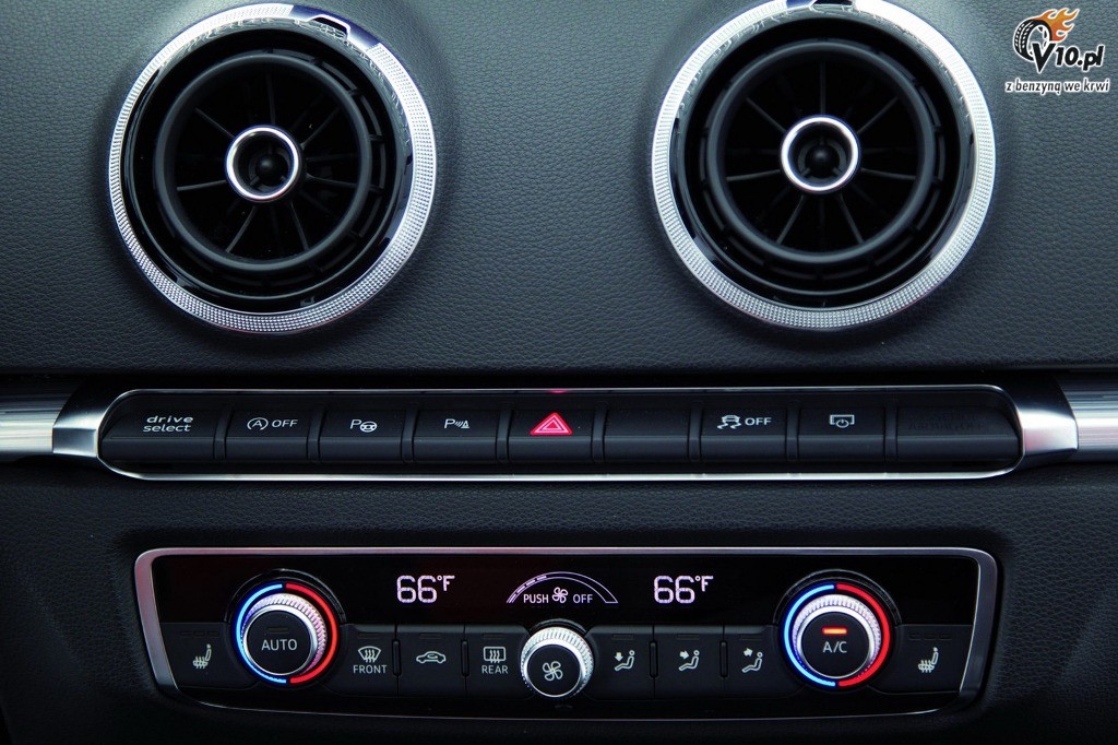 Audi A3 2012 - kokpit