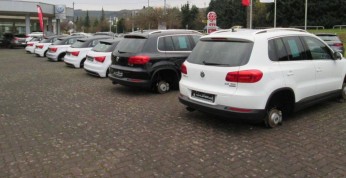 Nieznani sprawcy ukradli kilkadziesiąt kół z niemieckiego salonu