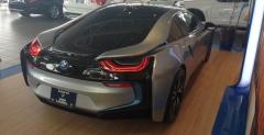 BMW i8 - atrapa