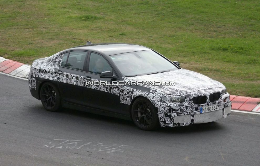Nowe BMW M5 F10 - zdjcie szpiegowskie
