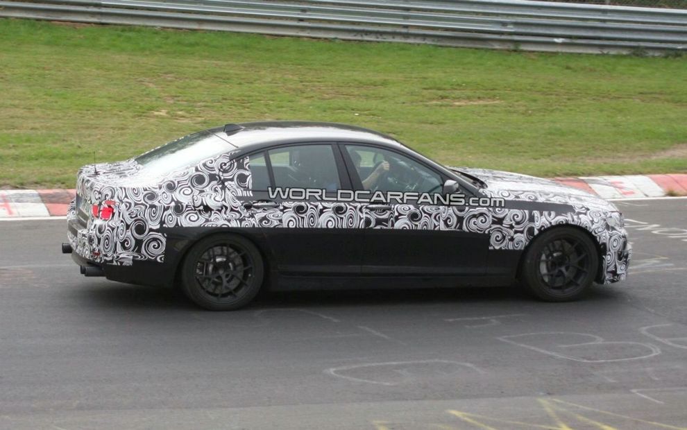 Nowe BMW M5 F10 - zdjcie szpiegowskie