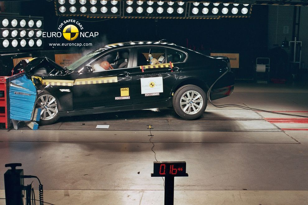 Nowe BMW serii 5 - crash-test test zderzeniowy EuroNCAP