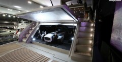 Caterham Seven i Sunseeker Predator 108