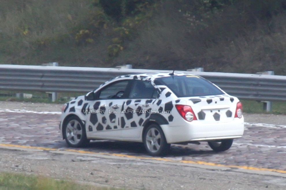 Nowy Chevrolet Aveo sedan 2012 - zdjcie szpiegowskie