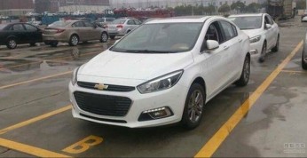 Nowy Chevrolet Cruze sfotografowany bez kamuflażu