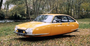 Lewitujące Citroeny autorstwa szwedzkiego artysty