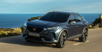 Cupra Formentor wdzięczy się na fotografiach z Majorki